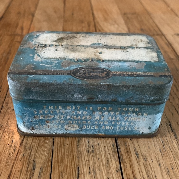 Vintage FORD Emergency Bulb and Fuse Kit 1930s tin - Picture 2 of 7